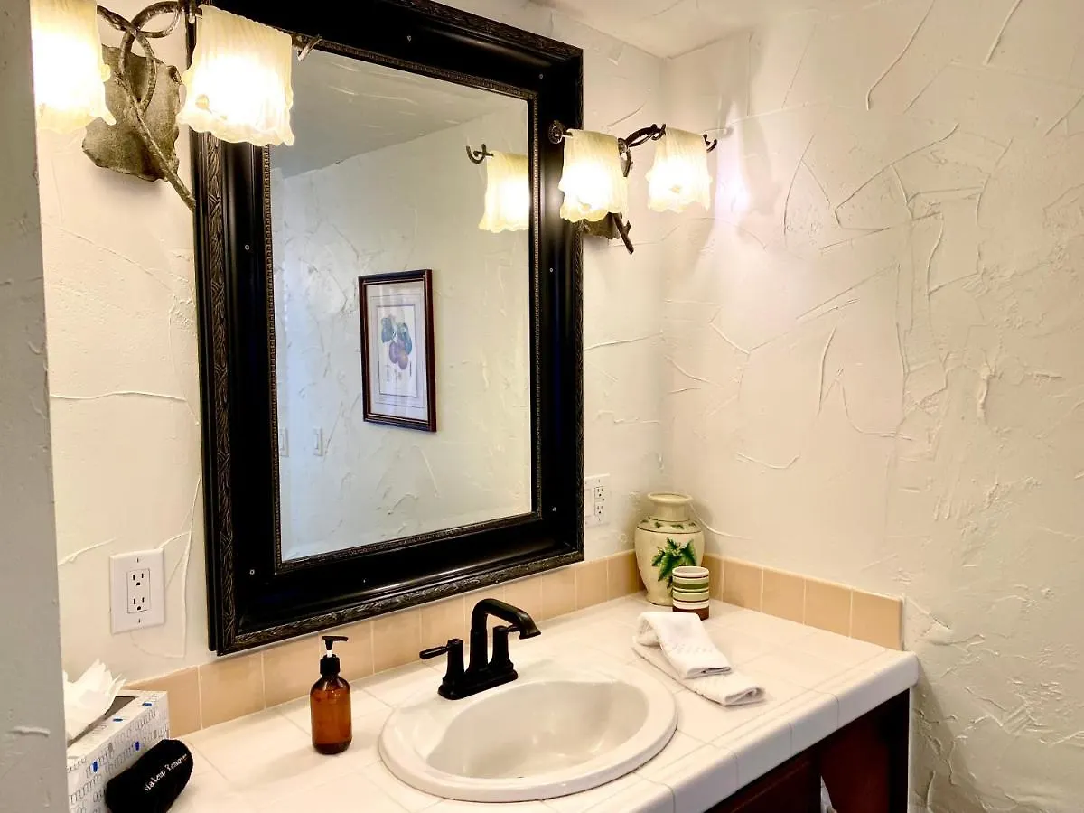 Hotel Old Ranch Inn - Adults Only 21 & Up